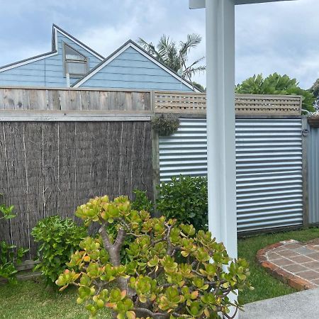 A Minute'S Walk To The Beach Gisborne Exterior photo