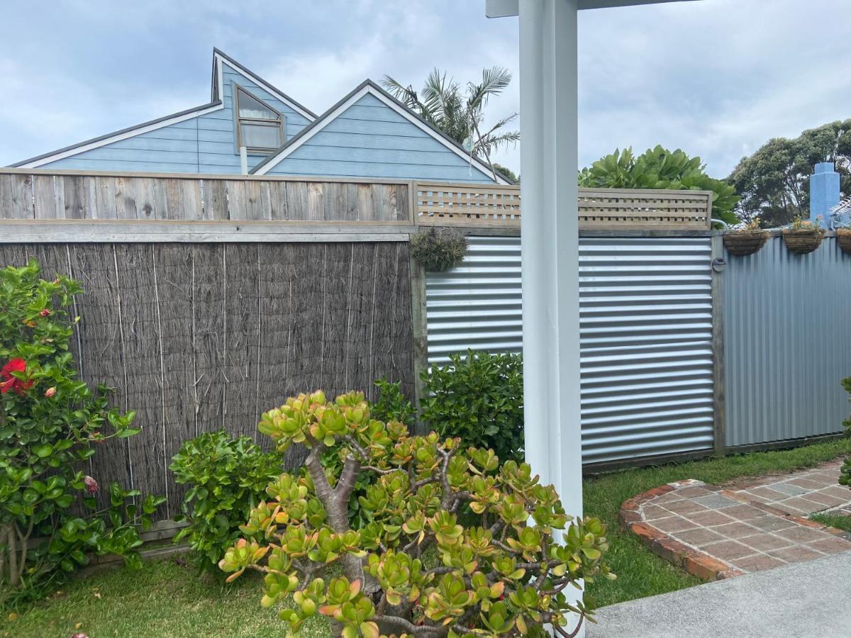 A Minute'S Walk To The Beach Gisborne Exterior photo